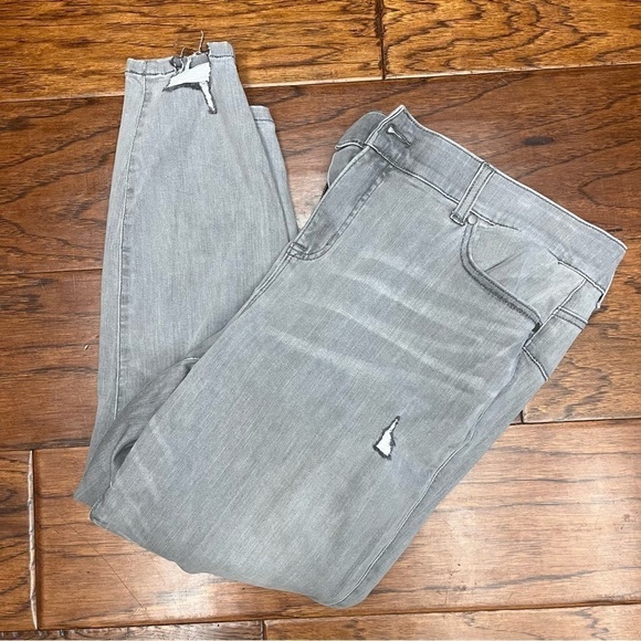 Torrid bombshell skinny distressed jeans - Picture 1 of 6